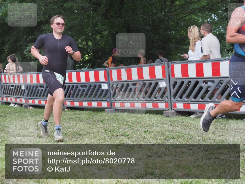21.06.2025 - 27. Vierlanden-Triathlon KatJ http://msf.ph/oto/8020778 15.06.2025 13:20:22 Ziel 641, 678, 688, 694, 709, 741, 840 meine-sportfotos.de