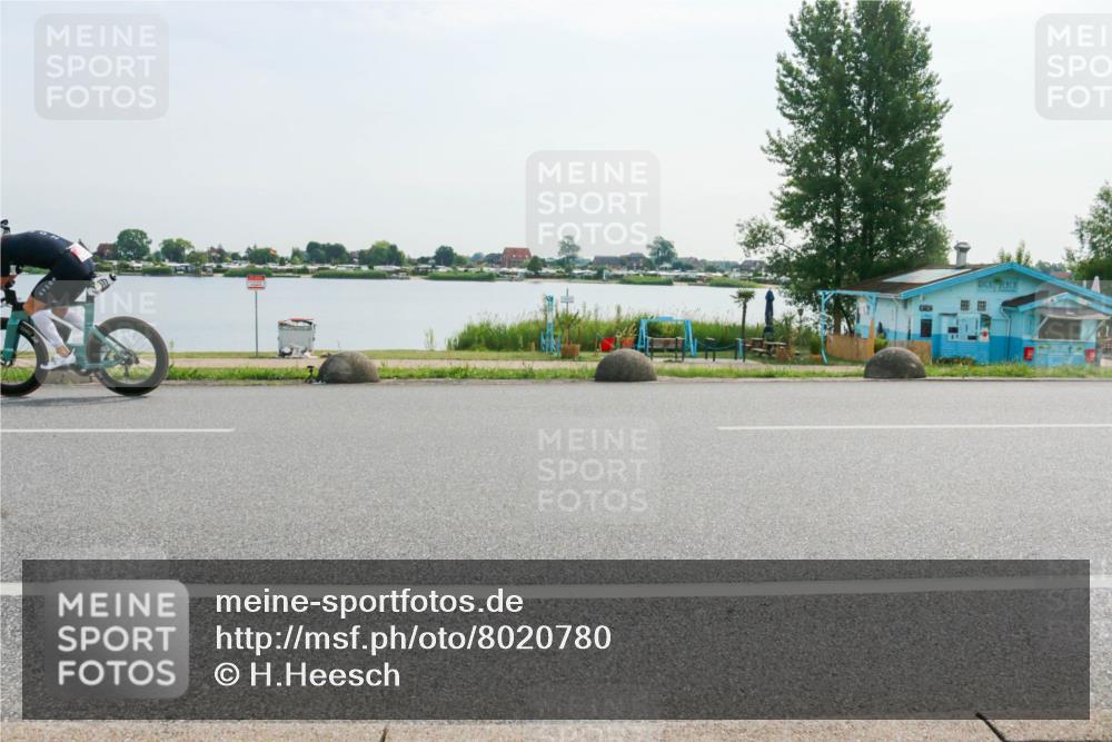 15.06.2025 - 27. Vierlanden-Triathlon H.Heesch http://msf.ph/oto/8020780 15.06.2025 09:49:34 Radfahren 39, 54, 168 meine-sportfotos.de