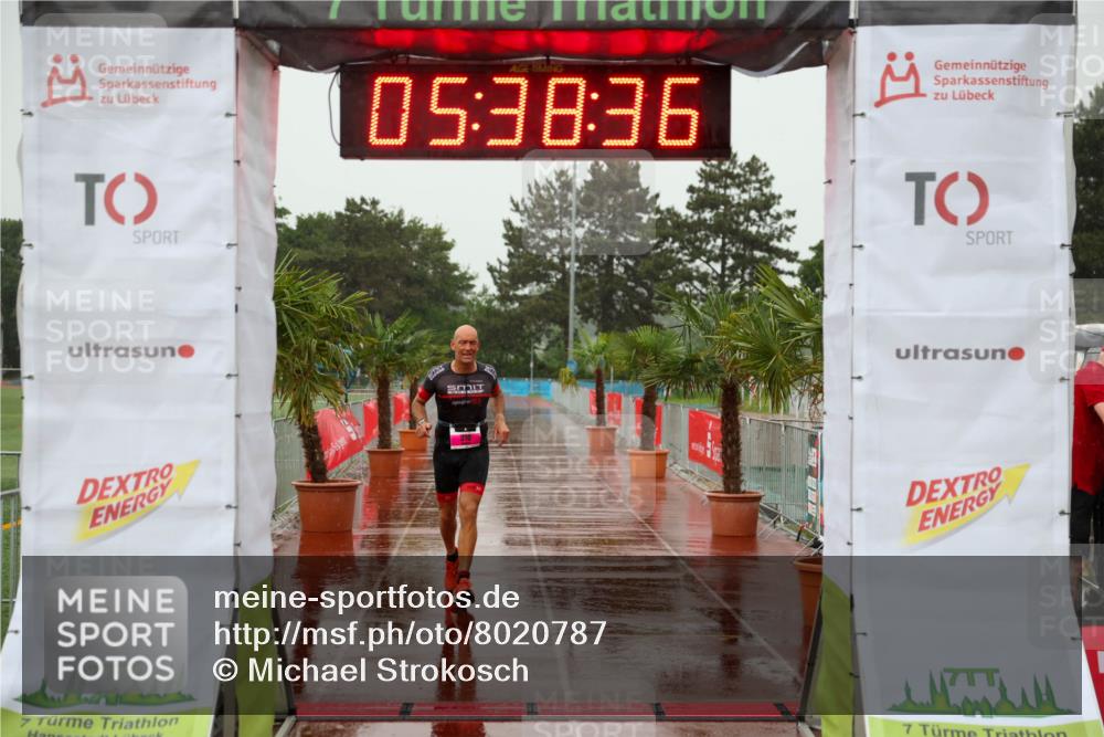 15.06.2025 - 7 Türme Triathlon Michael Strokosch http://msf.ph/oto/8020787 15.06.2025 15:38:36 Ziel 301 meine-sportfotos.de