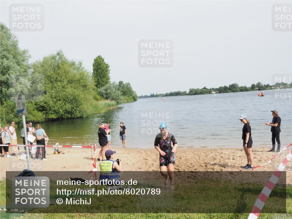 21.06.2025 - 27. Vierlanden-Triathlon MichiJ http://msf.ph/oto/8020789 15.06.2026 10:23:17 Schwimmen 531 meine-sportfotos.de