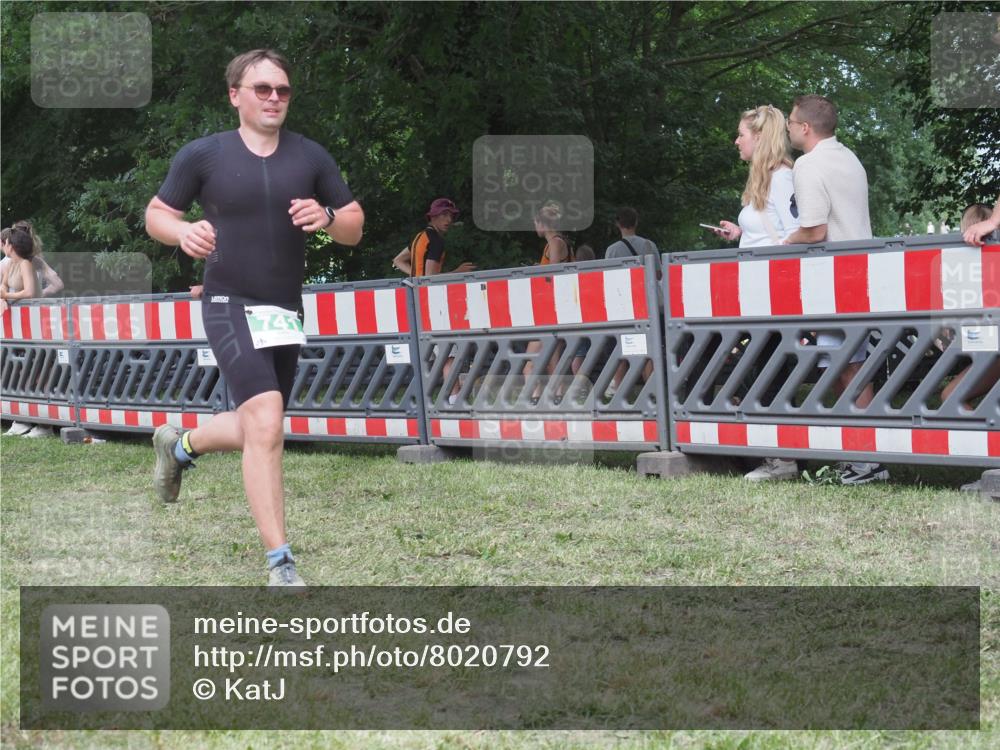 21.06.2025 - 27. Vierlanden-Triathlon KatJ http://msf.ph/oto/8020792 15.06.2025 13:20:22 Ziel 641, 678, 688, 694, 709, 741, 840 meine-sportfotos.de