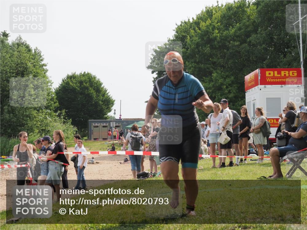 15.06.2025 - 27. Vierlanden-Triathlon KatJ http://msf.ph/oto/8020793 15.06.2025 10:22:04 Schwimmen 538 meine-sportfotos.de
