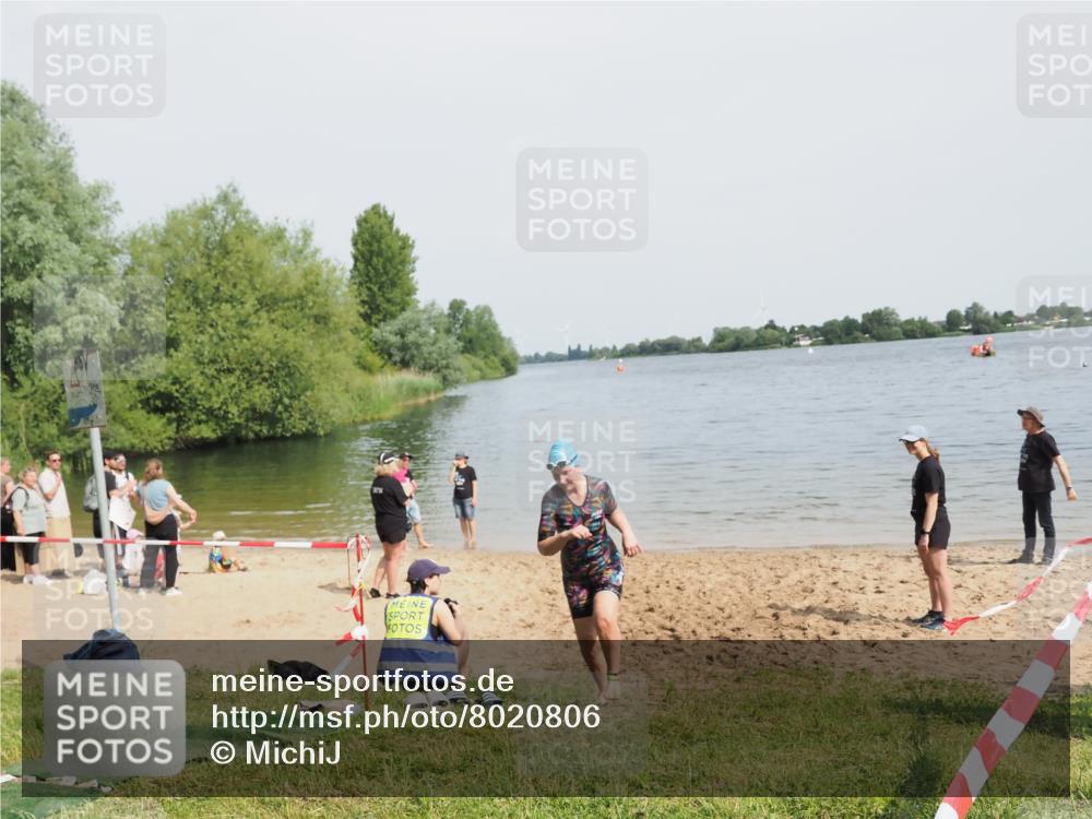 21.06.2025 - 27. Vierlanden-Triathlon MichiJ http://msf.ph/oto/8020806 15.06.2026 10:23:17 Schwimmen 531 meine-sportfotos.de