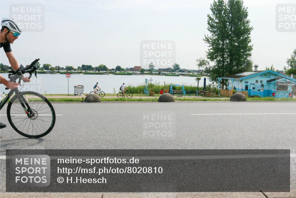 15.06.2025 - 27. Vierlanden-Triathlon H.Heesch http://msf.ph/oto/8020810 15.06.2025 09:50:02 Radfahren 12, 80, 216 meine-sportfotos.de