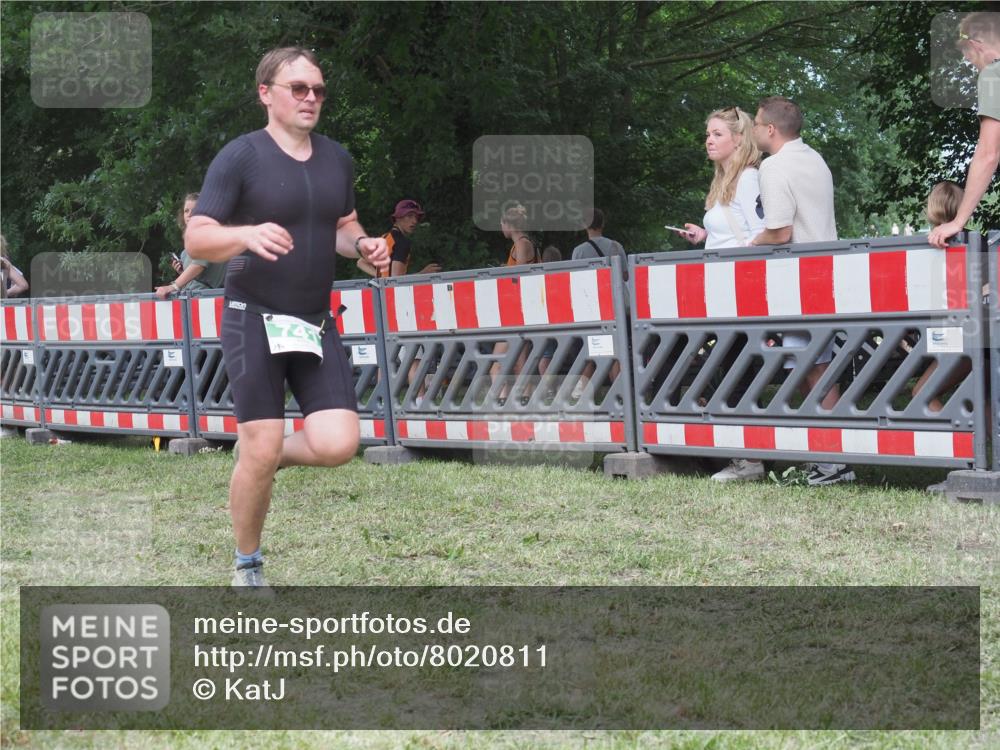21.06.2025 - 27. Vierlanden-Triathlon KatJ http://msf.ph/oto/8020811 15.06.2025 13:20:22 Ziel 641, 678, 688, 694, 709, 741, 840 meine-sportfotos.de