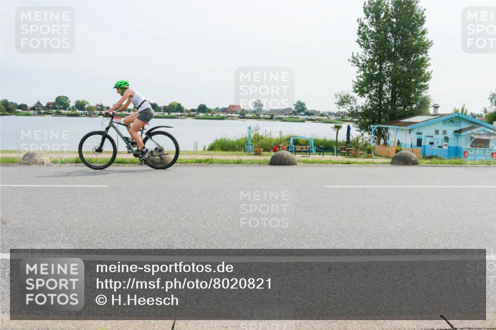 15.06.2025 - 27. Vierlanden-Triathlon H.Heesch http://msf.ph/oto/8020821 15.06.2025 10:27:05 Radfahren 35, 288, 557, 574, 588 meine-sportfotos.de