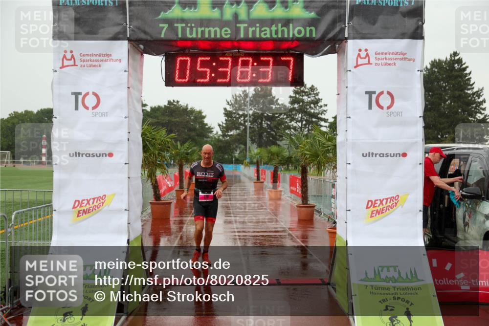 15.06.2025 - 7 Türme Triathlon Michael Strokosch http://msf.ph/oto/8020825 15.06.2025 15:38:37 Ziel 301 meine-sportfotos.de
