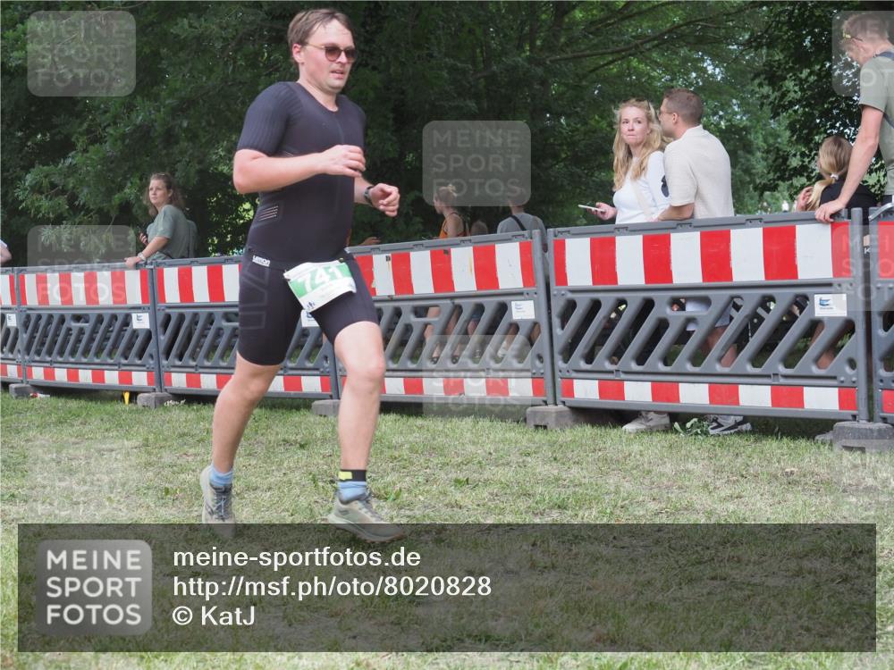 21.06.2025 - 27. Vierlanden-Triathlon KatJ http://msf.ph/oto/8020828 15.06.2025 13:20:23 Ziel 641, 678, 688, 694, 709, 741, 840 meine-sportfotos.de