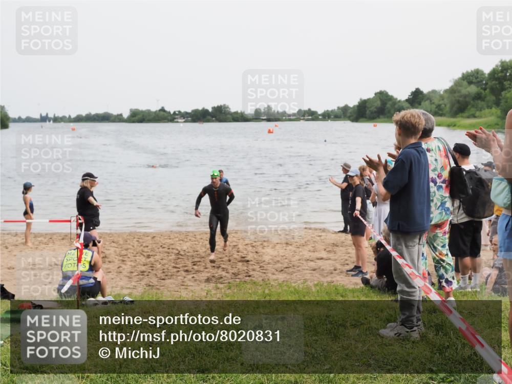 21.06.2025 - 27. Vierlanden-Triathlon MichiJ http://msf.ph/oto/8020831 15.06.2026 10:50:38 Schwimmen 753, 767 meine-sportfotos.de