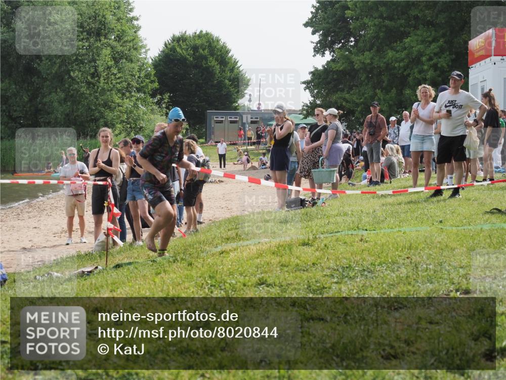 15.06.2025 - 27. Vierlanden-Triathlon KatJ http://msf.ph/oto/8020844 15.06.2025 10:23:19 Schwimmen 531 meine-sportfotos.de