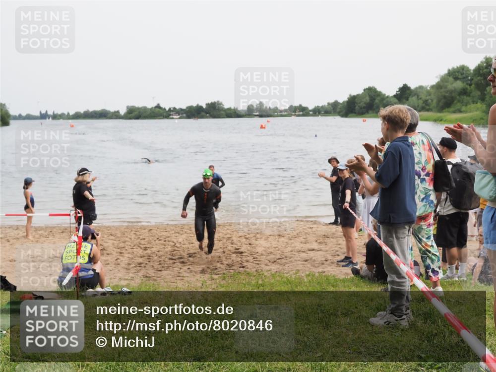 21.06.2025 - 27. Vierlanden-Triathlon MichiJ http://msf.ph/oto/8020846 15.06.2026 10:50:38 Schwimmen 753, 767 meine-sportfotos.de