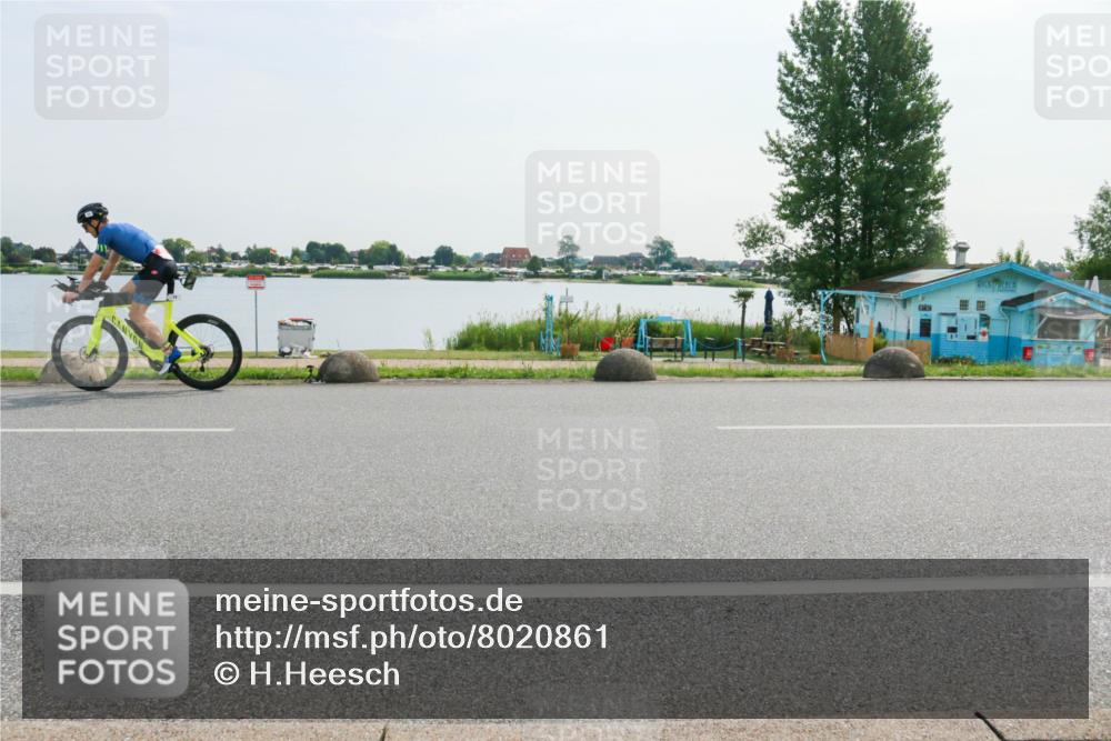 15.06.2025 - 27. Vierlanden-Triathlon H.Heesch http://msf.ph/oto/8020861 15.06.2025 09:50:50 Radfahren 15, 26, 208 meine-sportfotos.de