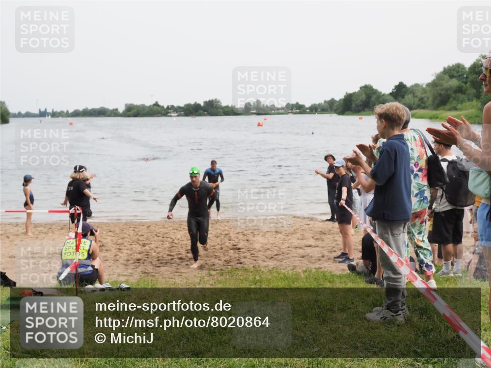 21.06.2025 - 27. Vierlanden-Triathlon MichiJ http://msf.ph/oto/8020864 15.06.2026 10:50:38 Schwimmen 753, 767 meine-sportfotos.de