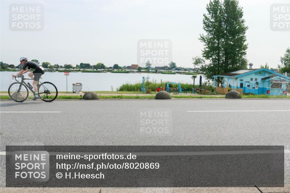 15.06.2025 - 27. Vierlanden-Triathlon H.Heesch http://msf.ph/oto/8020869 15.06.2025 09:50:55 Radfahren 15, 20, 26, 35, 210 meine-sportfotos.de