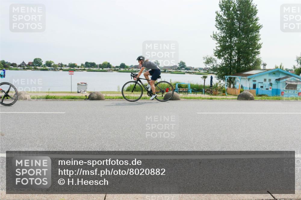 15.06.2025 - 27. Vierlanden-Triathlon H.Heesch http://msf.ph/oto/8020882 15.06.2025 10:27:12 Radfahren 227, 574, 586 meine-sportfotos.de