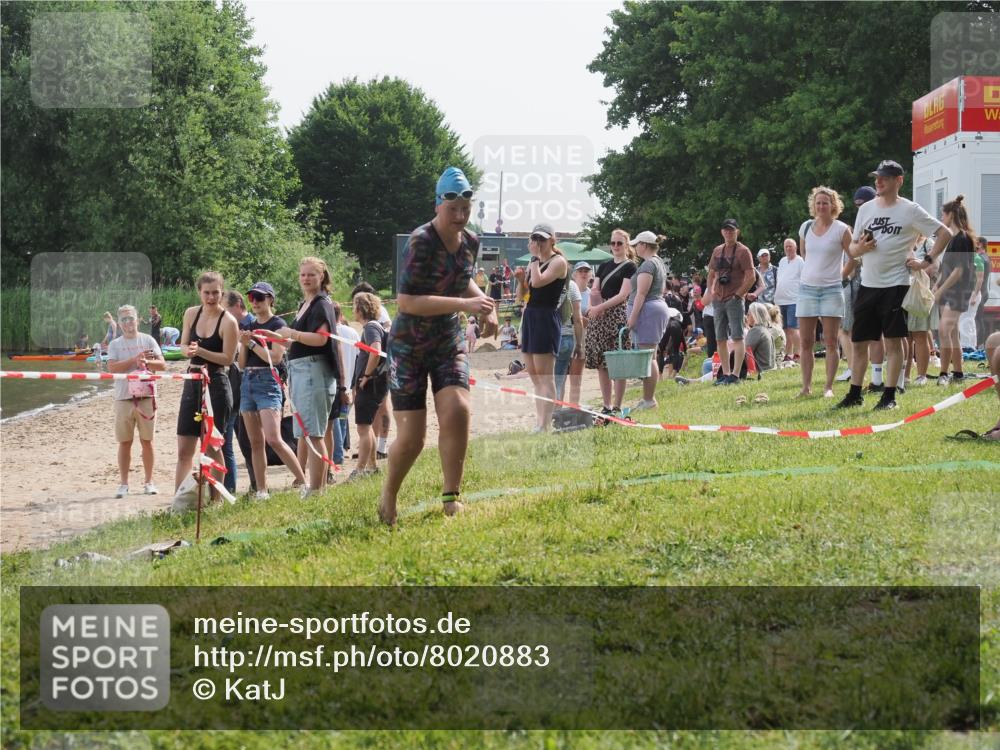 15.06.2025 - 27. Vierlanden-Triathlon KatJ http://msf.ph/oto/8020883 15.06.2025 10:23:20 Schwimmen 531 meine-sportfotos.de