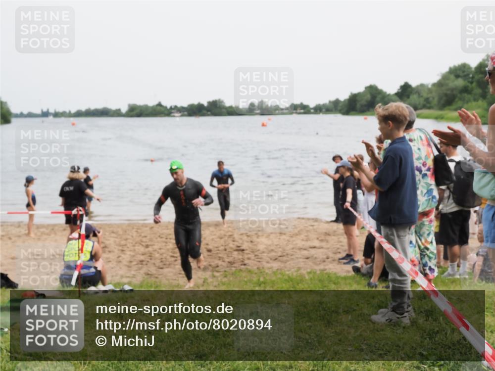 21.06.2025 - 27. Vierlanden-Triathlon MichiJ http://msf.ph/oto/8020894 15.06.2026 10:50:39 Schwimmen 753, 767 meine-sportfotos.de
