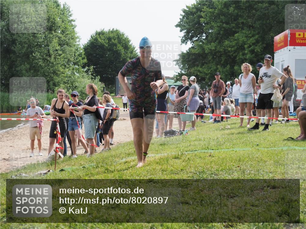 15.06.2025 - 27. Vierlanden-Triathlon KatJ http://msf.ph/oto/8020897 15.06.2025 10:23:21 Schwimmen 531 meine-sportfotos.de