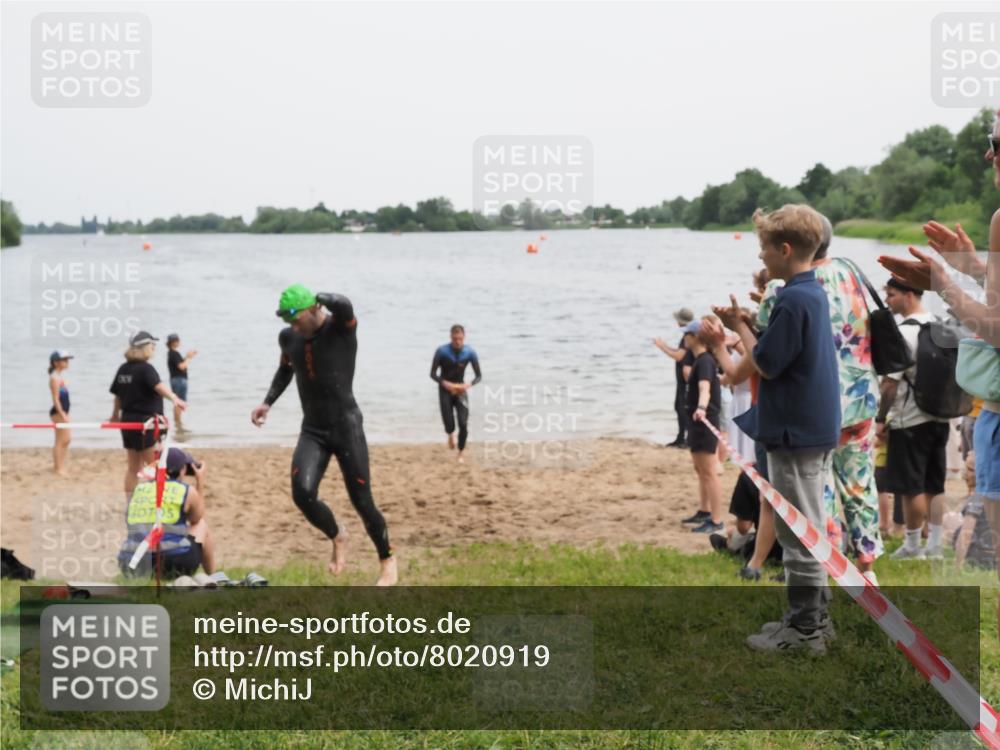 21.06.2025 - 27. Vierlanden-Triathlon MichiJ http://msf.ph/oto/8020919 15.06.2026 10:50:39 Schwimmen 753, 767 meine-sportfotos.de