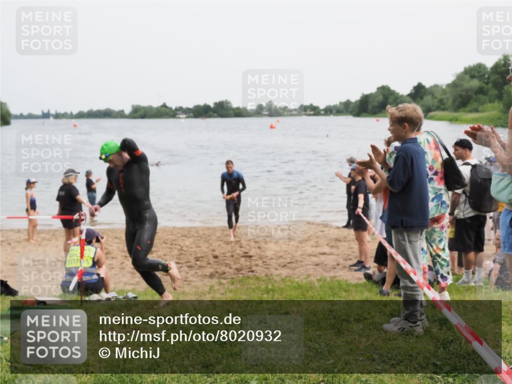 21.06.2025 - 27. Vierlanden-Triathlon MichiJ http://msf.ph/oto/8020932 15.06.2026 10:50:39 Schwimmen 753, 767 meine-sportfotos.de