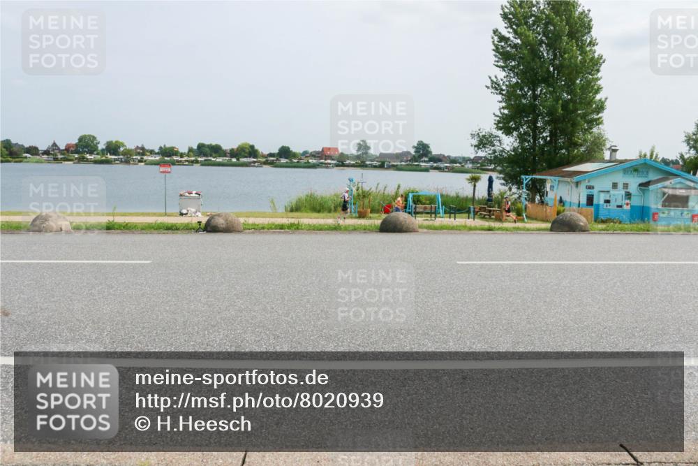 21.06.2025 - 27. Vierlanden-Triathlon H.Heesch http://msf.ph/oto/8020939 15.06.2025 12:04:28 Radfahren 725, 833, 901, 904, 954 meine-sportfotos.de