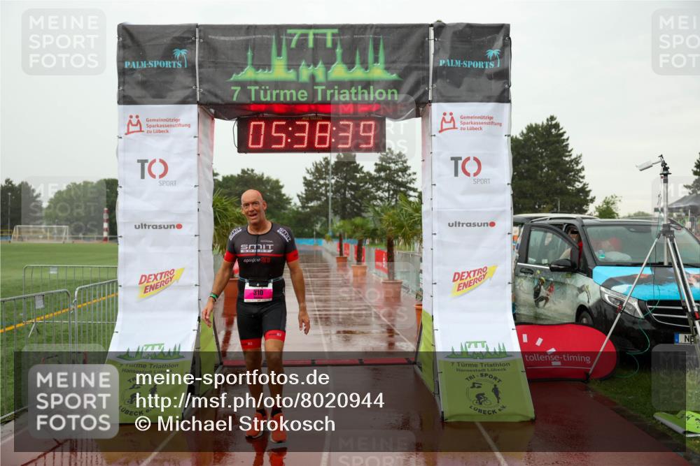 15.06.2025 - 7 Türme Triathlon Michael Strokosch http://msf.ph/oto/8020944 15.06.2025 15:38:39 Ziel 301 meine-sportfotos.de