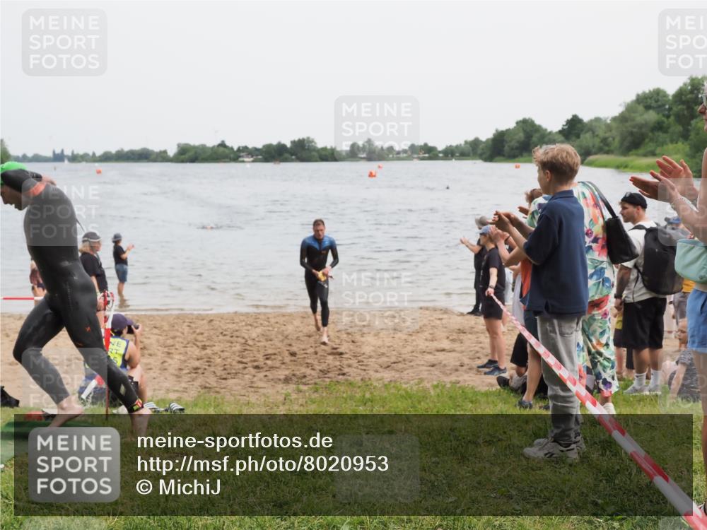 21.06.2025 - 27. Vierlanden-Triathlon MichiJ http://msf.ph/oto/8020953 15.06.2026 10:50:40 Schwimmen 753, 767 meine-sportfotos.de