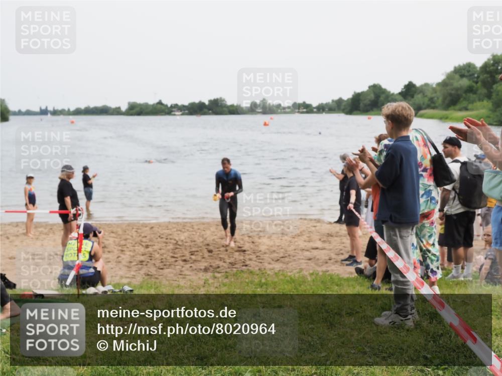 21.06.2025 - 27. Vierlanden-Triathlon MichiJ http://msf.ph/oto/8020964 15.06.2026 10:50:40 Schwimmen 753, 767 meine-sportfotos.de