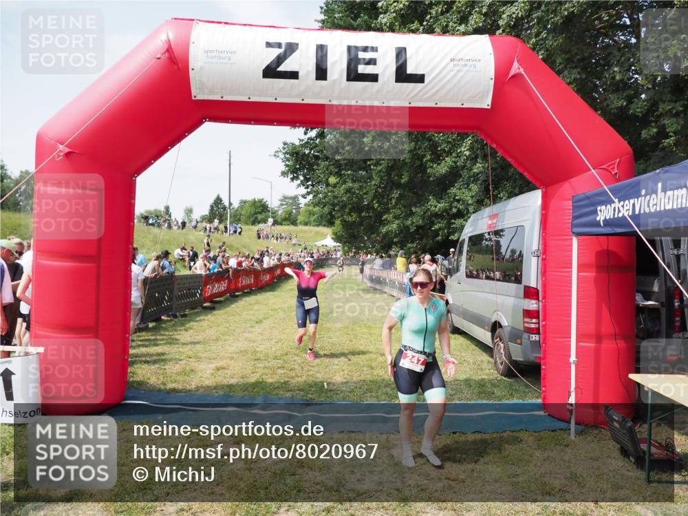 21.06.2025 - 27. Vierlanden-Triathlon MichiJ http://msf.ph/oto/8020967 15.06.2026 11:36:25 Ziel 247, 378, 472 meine-sportfotos.de
