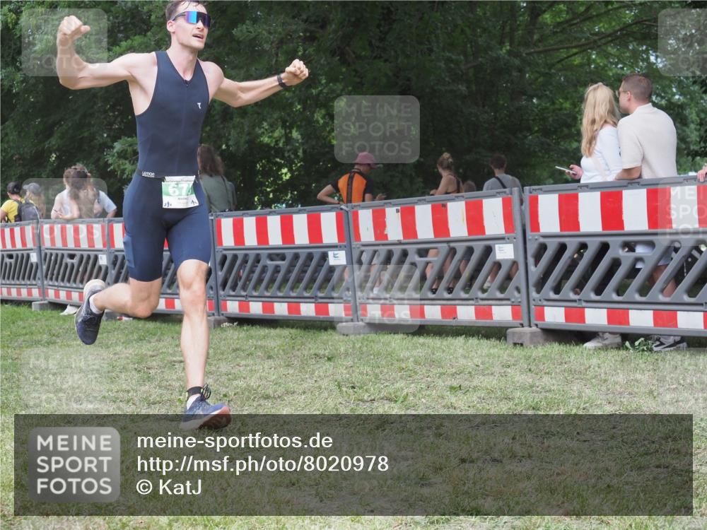 21.06.2025 - 27. Vierlanden-Triathlon KatJ http://msf.ph/oto/8020978 15.06.2025 13:20:25 Ziel 641, 678, 688, 694, 709 meine-sportfotos.de