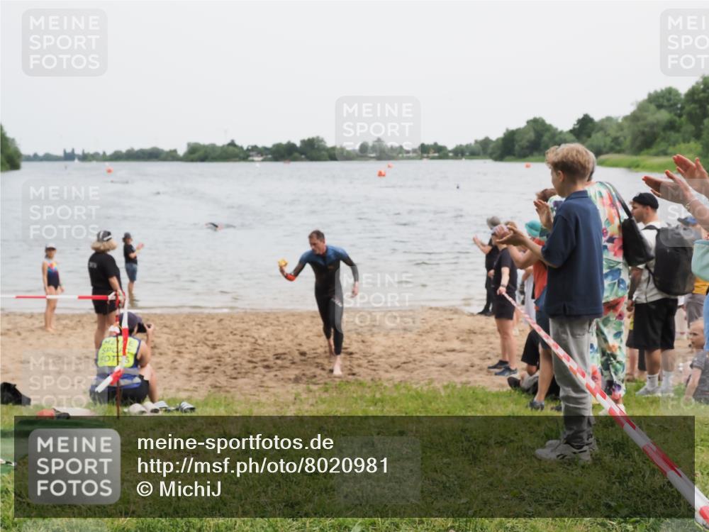 21.06.2025 - 27. Vierlanden-Triathlon MichiJ http://msf.ph/oto/8020981 15.06.2026 10:50:40 Schwimmen 753, 767 meine-sportfotos.de
