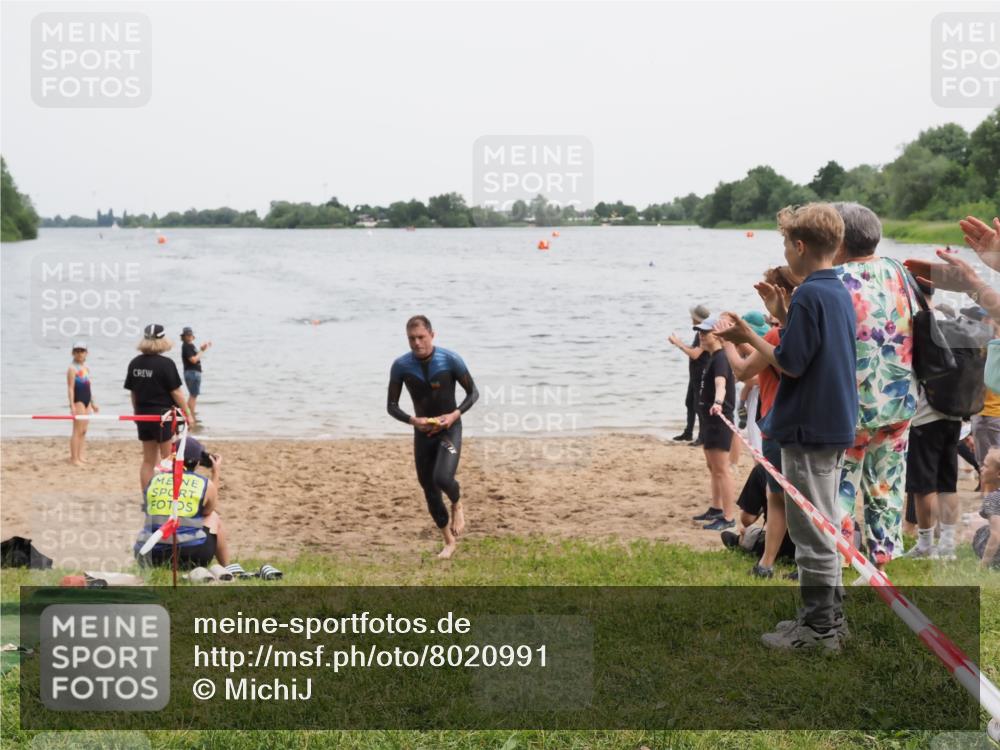 21.06.2025 - 27. Vierlanden-Triathlon MichiJ http://msf.ph/oto/8020991 15.06.2026 10:50:41 Schwimmen 753, 767 meine-sportfotos.de
