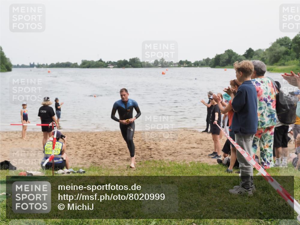 21.06.2025 - 27. Vierlanden-Triathlon MichiJ http://msf.ph/oto/8020999 15.06.2026 10:50:41 Schwimmen 753, 767 meine-sportfotos.de