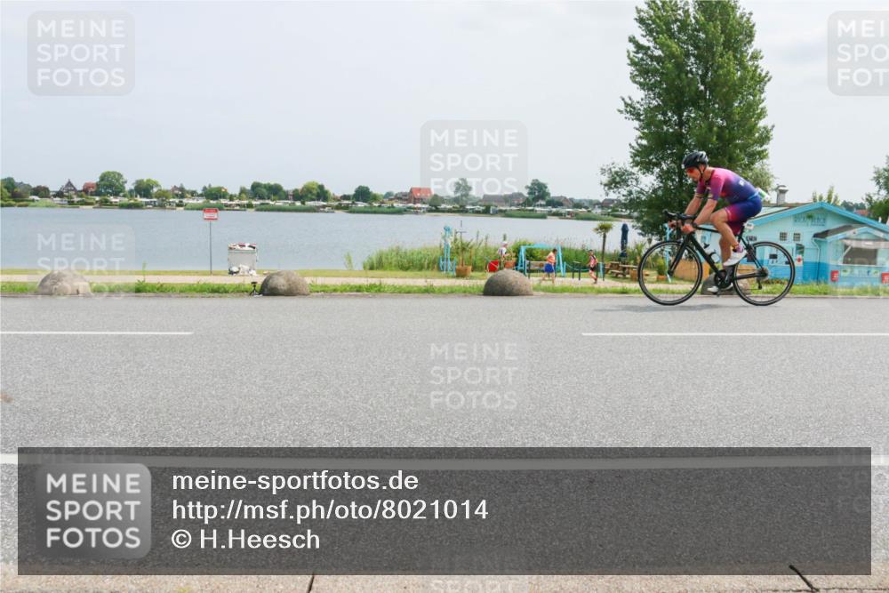 21.06.2025 - 27. Vierlanden-Triathlon H.Heesch http://msf.ph/oto/8021014 15.06.2025 12:04:28 Radfahren 725, 833, 901, 904, 954 meine-sportfotos.de