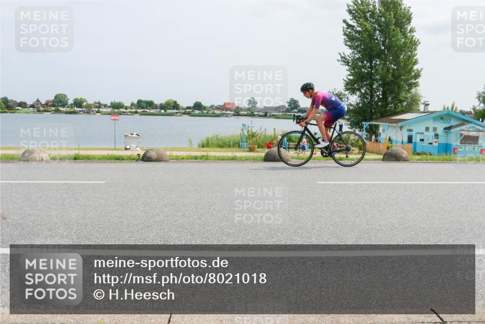 21.06.2025 - 27. Vierlanden-Triathlon H.Heesch http://msf.ph/oto/8021018 15.06.2025 12:04:29 Radfahren 725, 833, 904 meine-sportfotos.de