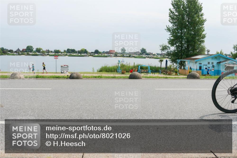 15.06.2025 - 27. Vierlanden-Triathlon H.Heesch http://msf.ph/oto/8021026 15.06.2025 11:16:29 Radfahren 45, 603, 717, 805 meine-sportfotos.de