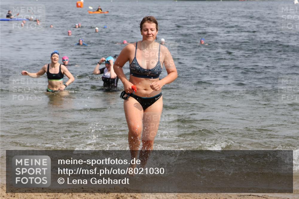 15.06.2025 - 27. Vierlanden-Triathlon Lena Gebhardt http://msf.ph/oto/8021030 15.06.2025 10:18:14 Schwimmen 515, 535, 550, 568, 586, 629 meine-sportfotos.de