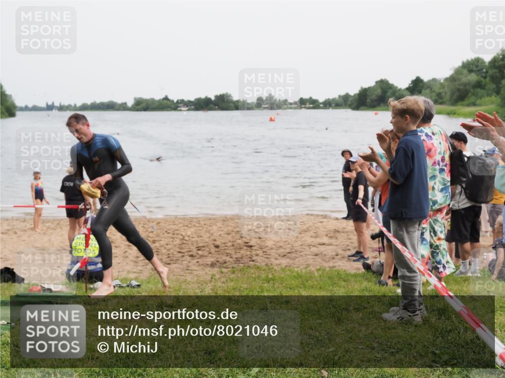 21.06.2025 - 27. Vierlanden-Triathlon MichiJ http://msf.ph/oto/8021046 15.06.2026 10:50:42 Schwimmen 753, 767 meine-sportfotos.de