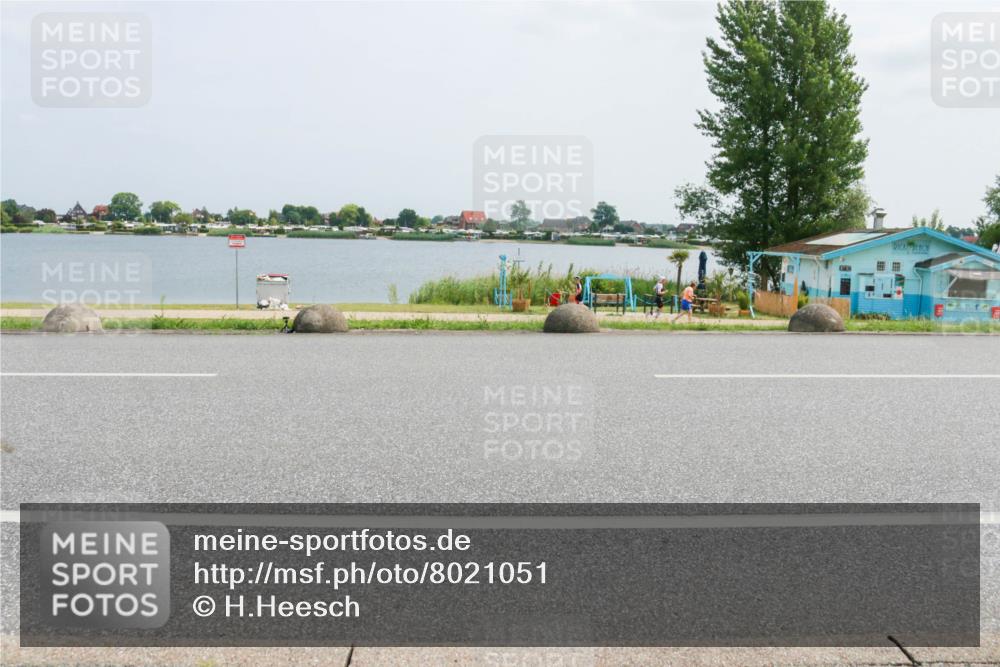 21.06.2025 - 27. Vierlanden-Triathlon H.Heesch http://msf.ph/oto/8021051 15.06.2025 12:04:30 Radfahren 725, 833, 904 meine-sportfotos.de