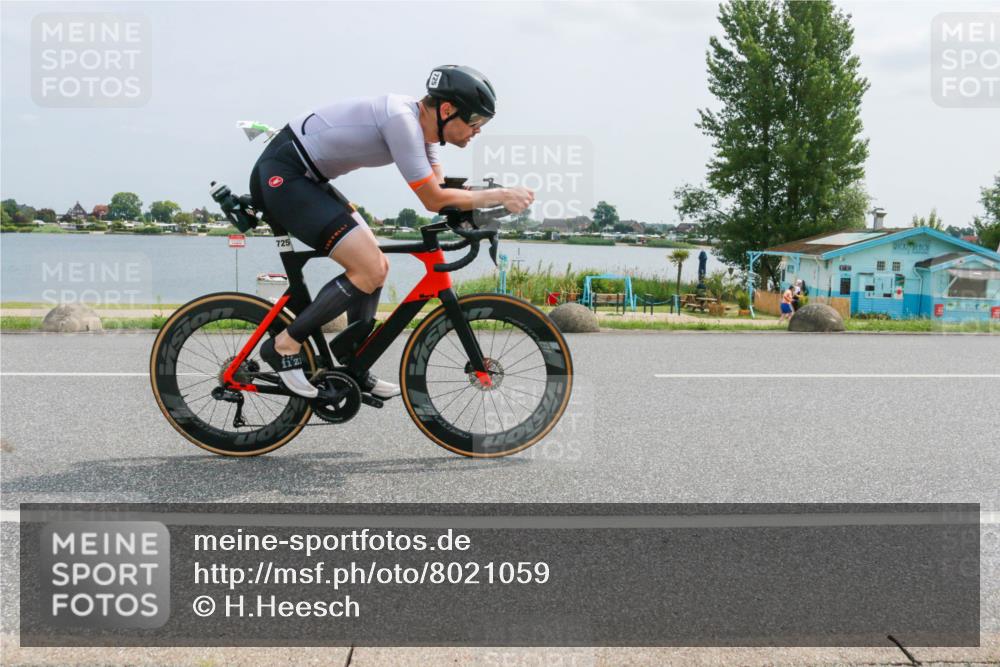 21.06.2025 - 27. Vierlanden-Triathlon H.Heesch http://msf.ph/oto/8021059 15.06.2025 12:04:32 Radfahren 725, 833 meine-sportfotos.de