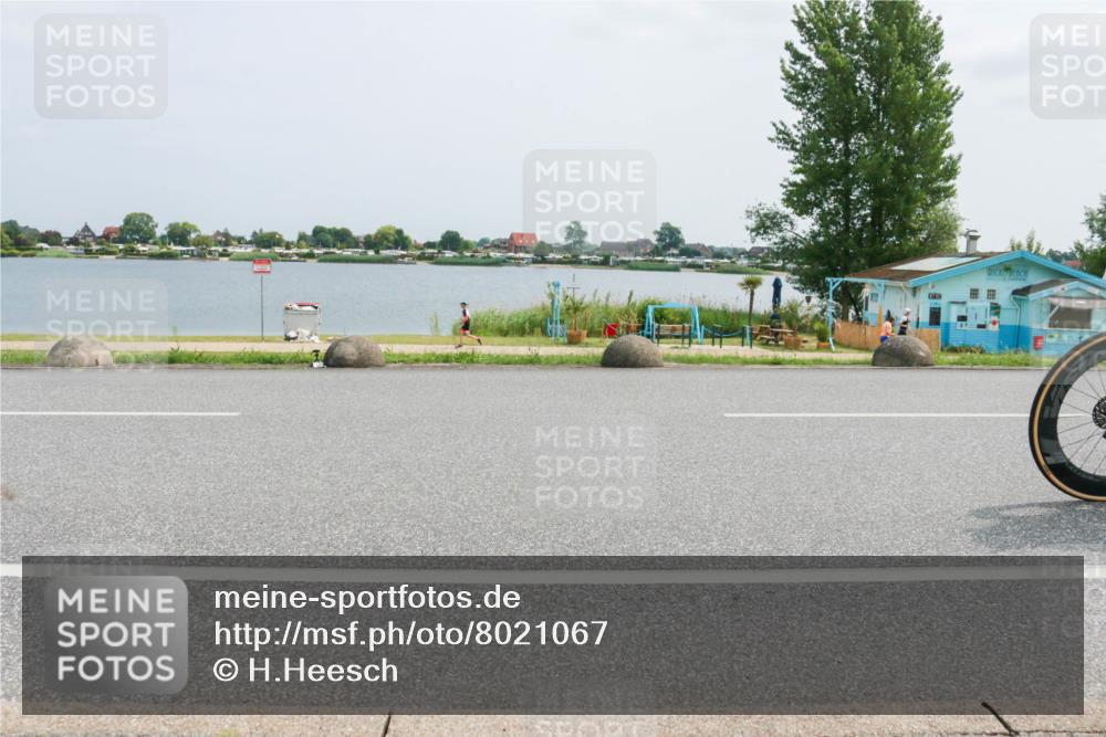 21.06.2025 - 27. Vierlanden-Triathlon H.Heesch http://msf.ph/oto/8021067 15.06.2025 12:04:32 Radfahren 725, 833 meine-sportfotos.de