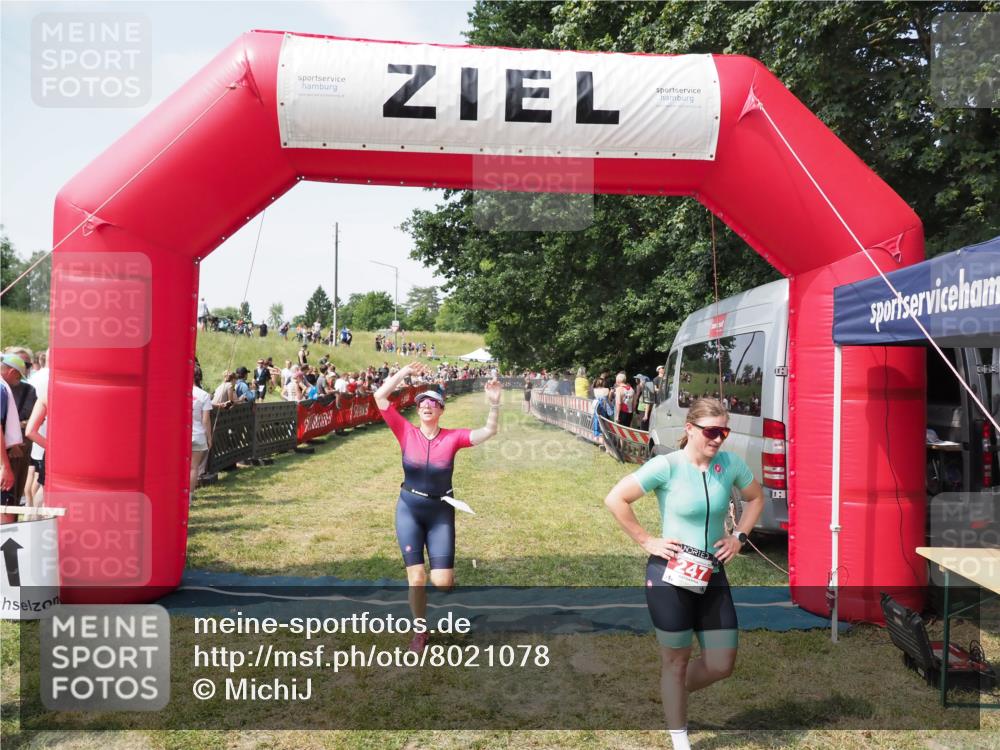 21.06.2025 - 27. Vierlanden-Triathlon MichiJ http://msf.ph/oto/8021078 15.06.2026 11:36:27 Ziel 247, 472 meine-sportfotos.de