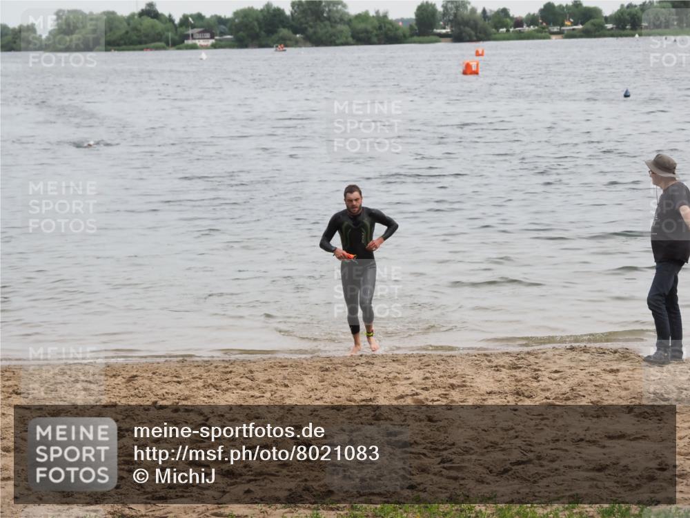 21.06.2025 - 27. Vierlanden-Triathlon MichiJ http://msf.ph/oto/8021083 15.06.2026 10:51:03 Schwimmen 775 meine-sportfotos.de