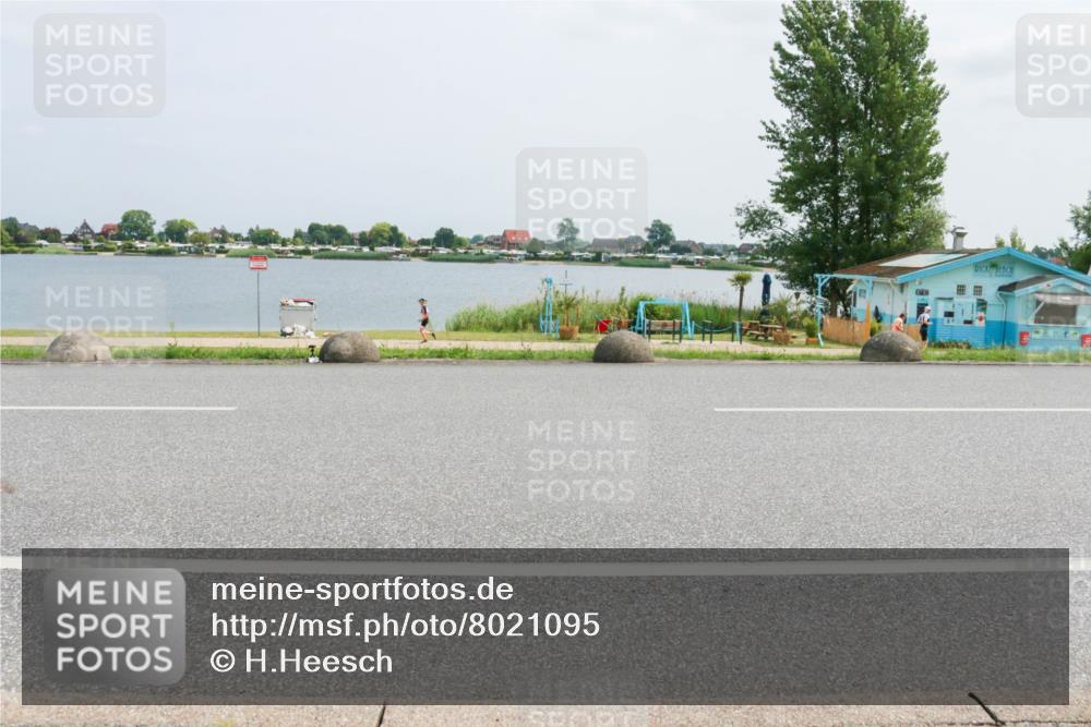 21.06.2025 - 27. Vierlanden-Triathlon H.Heesch http://msf.ph/oto/8021095 15.06.2025 12:04:32 Radfahren 725, 833 meine-sportfotos.de