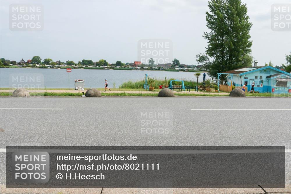 21.06.2025 - 27. Vierlanden-Triathlon H.Heesch http://msf.ph/oto/8021111 15.06.2025 12:04:33 Radfahren 725, 833 meine-sportfotos.de