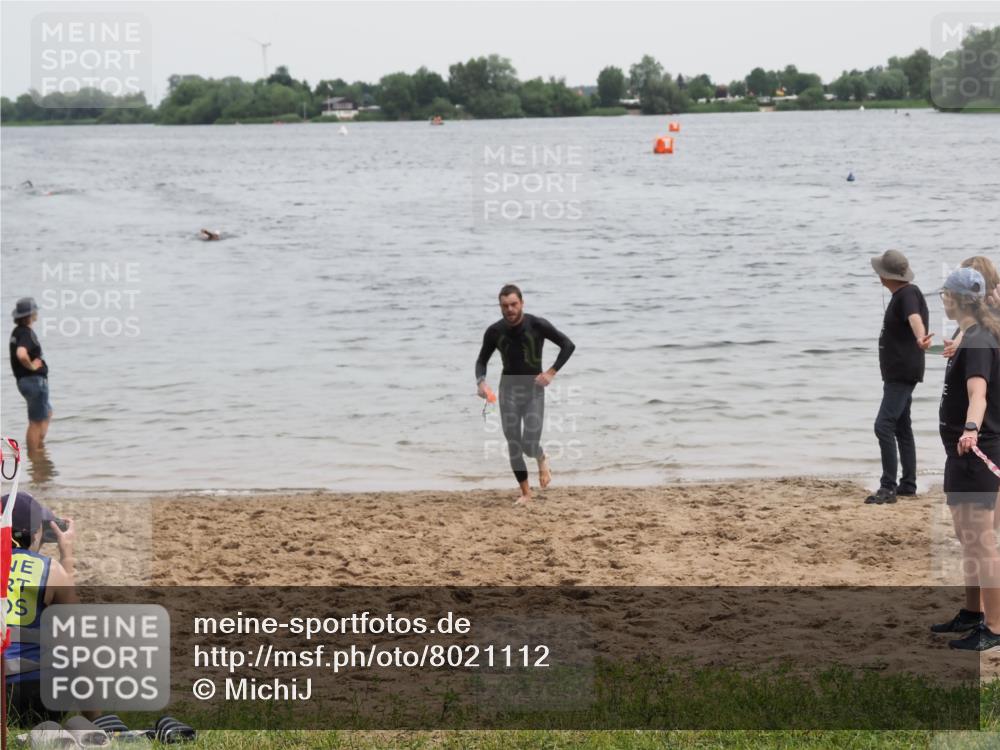 21.06.2025 - 27. Vierlanden-Triathlon MichiJ http://msf.ph/oto/8021112 15.06.2026 10:51:03 Schwimmen 775 meine-sportfotos.de