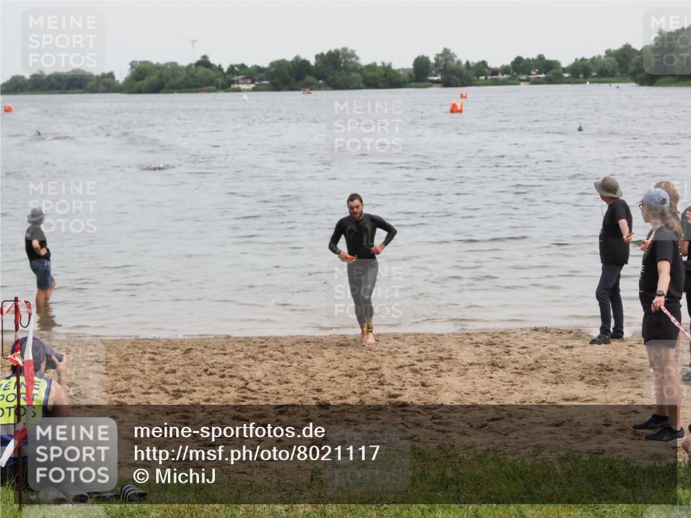 21.06.2025 - 27. Vierlanden-Triathlon MichiJ http://msf.ph/oto/8021117 15.06.2026 10:51:03 Schwimmen 775 meine-sportfotos.de