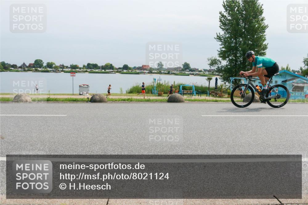 15.06.2025 - 27. Vierlanden-Triathlon H.Heesch http://msf.ph/oto/8021124 15.06.2025 11:16:34 Radfahren 45, 805, 953 meine-sportfotos.de