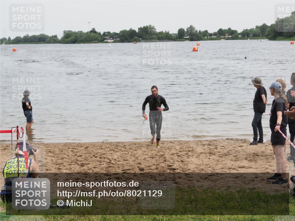 21.06.2025 - 27. Vierlanden-Triathlon MichiJ http://msf.ph/oto/8021129 15.06.2026 10:51:04 Schwimmen 775 meine-sportfotos.de