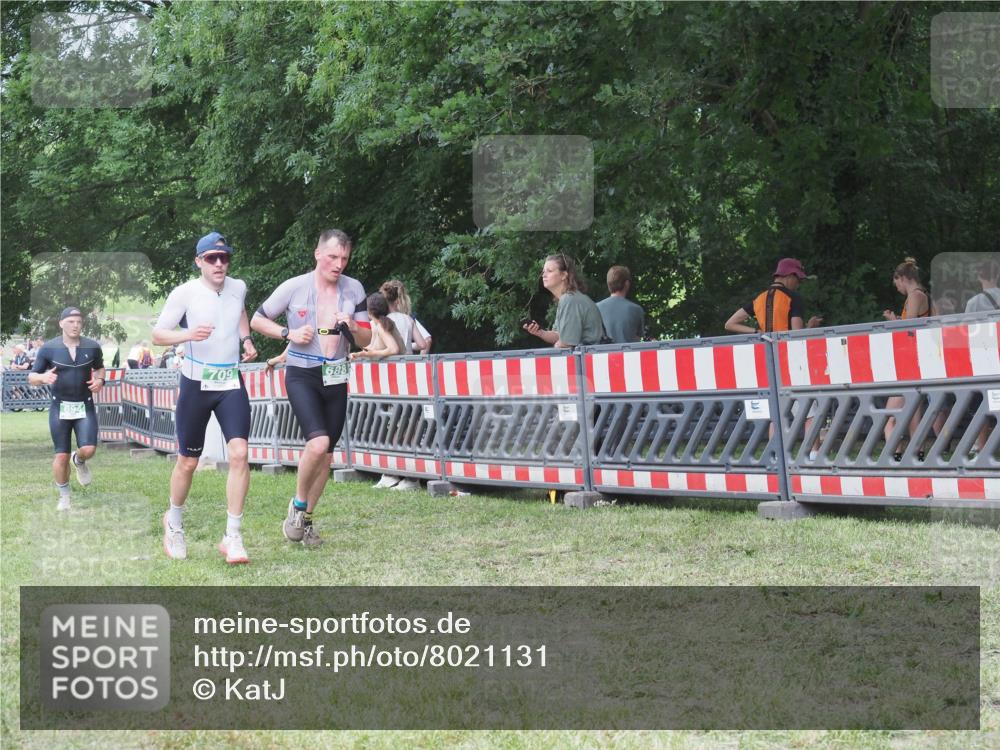 21.06.2025 - 27. Vierlanden-Triathlon KatJ http://msf.ph/oto/8021131 15.06.2025 13:20:28 Ziel 688, 694, 709 meine-sportfotos.de